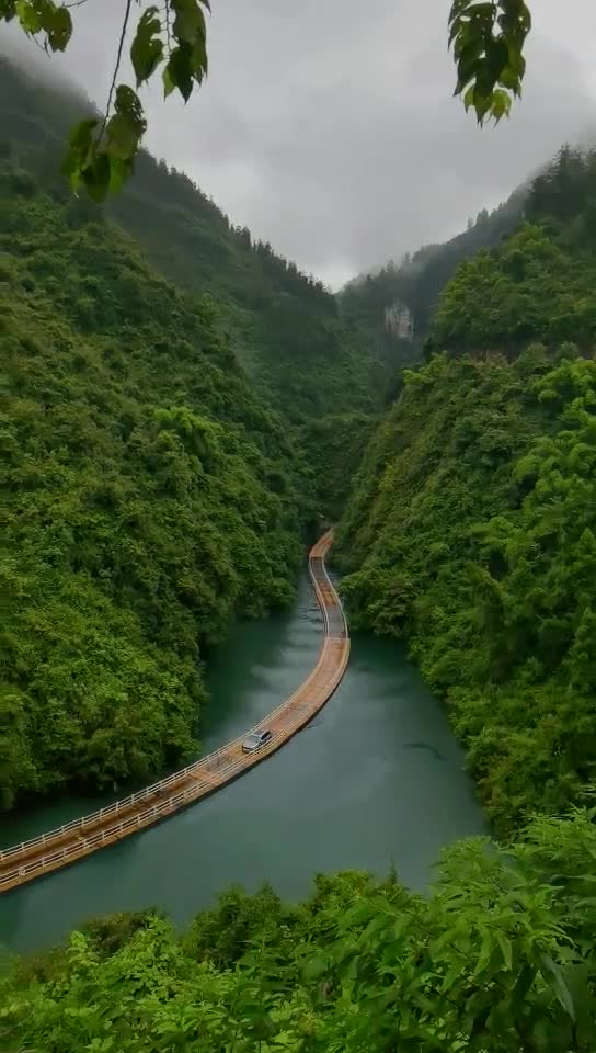 湖北恩施最美水上公路图片