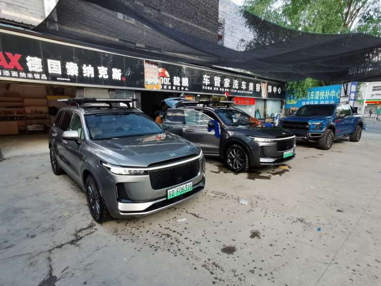 落地 取车 整备 这种 老远落地 有你熟悉车 在等你的感觉真好 就像有家人在机场接你一样的心里暖洋洋 我们这的点 太阳还很足 一会儿22点去吃晚饭 明天就沿着阿里南线 花三天时间 去 理想汽车 落地 取车 整备 这种 老远落地 有你熟悉车 在等你的感觉真好 就像有家人在机场接你一样的心里暖洋洋 我们这的点 太阳还很足 一会儿22点去吃晚饭 明天就沿着阿里南线 花三天时间 去 理想汽车