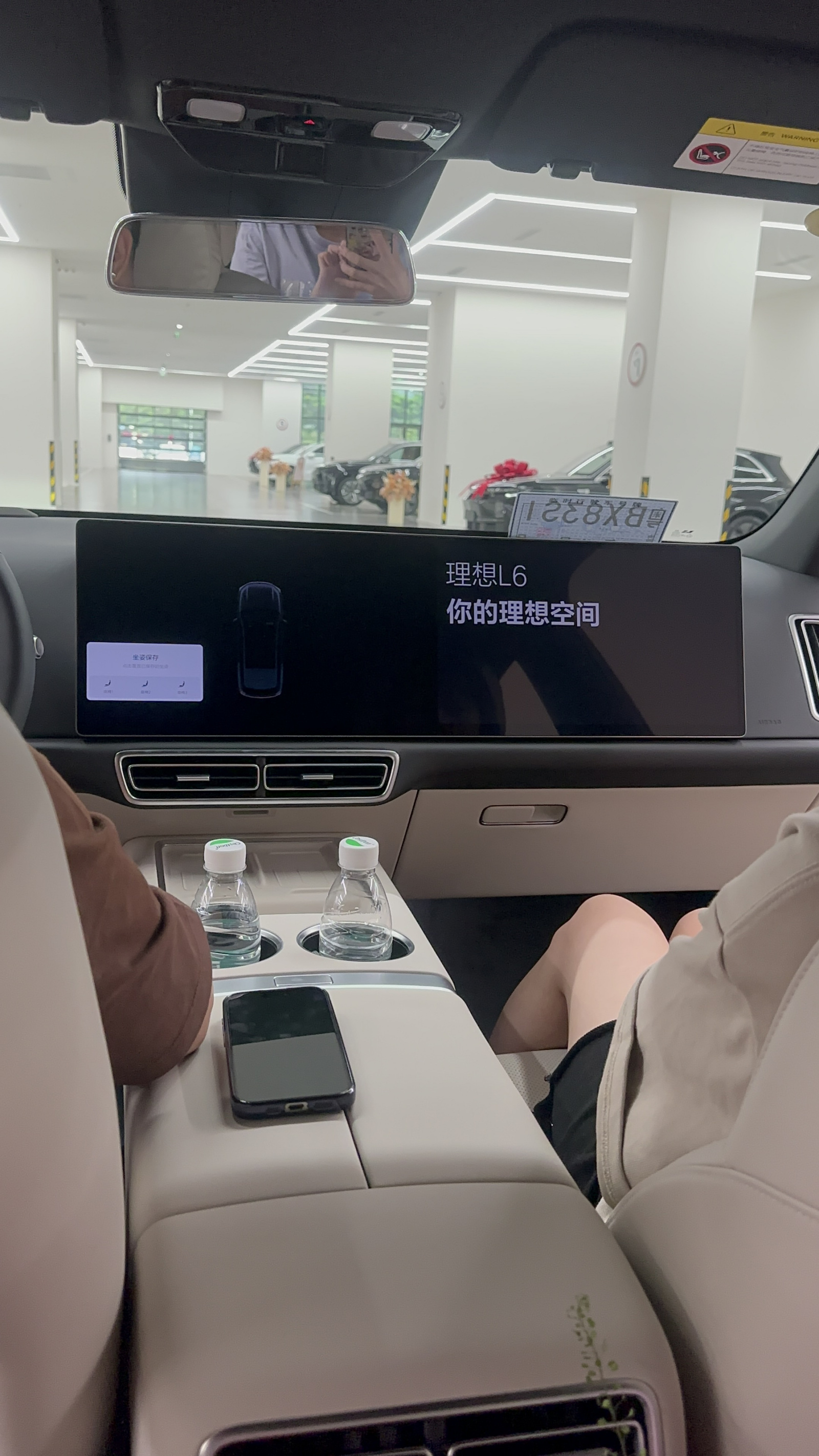 l6中大型车外观造型大气美观内饰设计简洁时尚驾驶体验轻巧舒适_理想