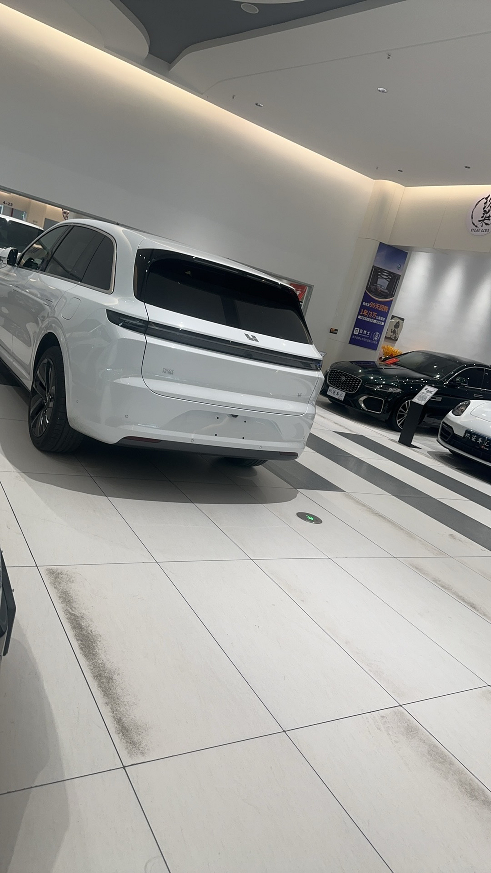 理想汽车在智能化方面也做得非常出色.车辆搭载了先进