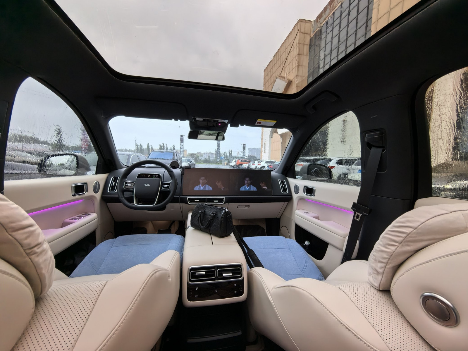 自从四年前试驾一次理想one就一直念念不忘